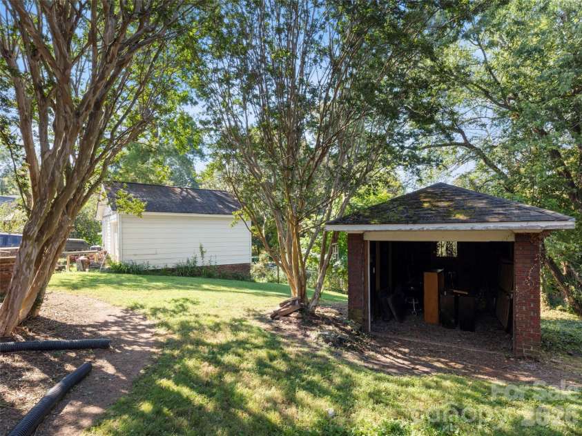 65 Longview Road, Asheville, NC 28806.  MLS# CAR4418878, YatesRealty ID 48872. 