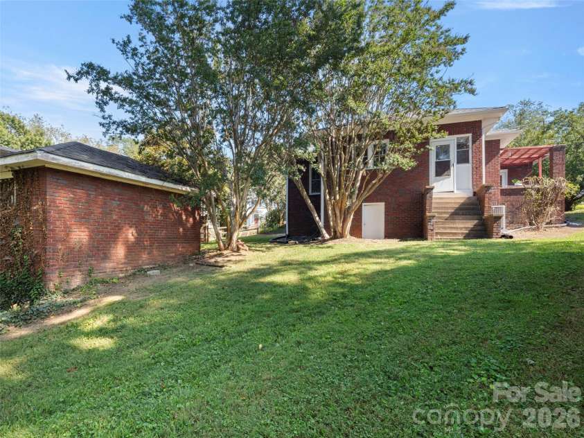 65 Longview Road, Asheville, NC 28806.  MLS# CAR4418878, YatesRealty ID 48872. 