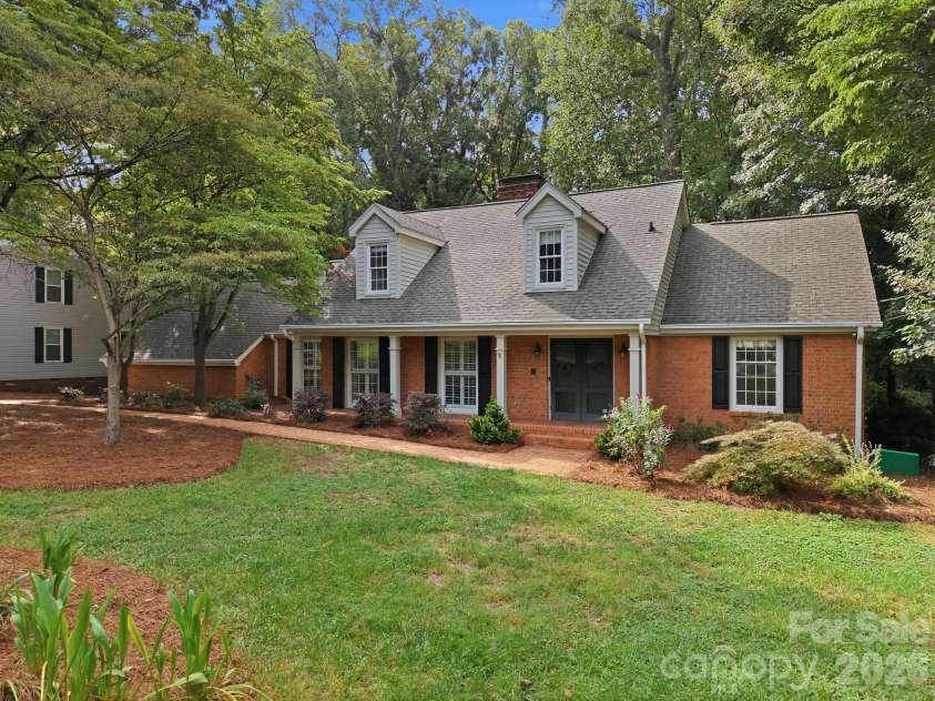217 Sheridan Drive, Salisbury, NC 28144.  MLS# CAR4421702, YatesRealty ID 48875. 