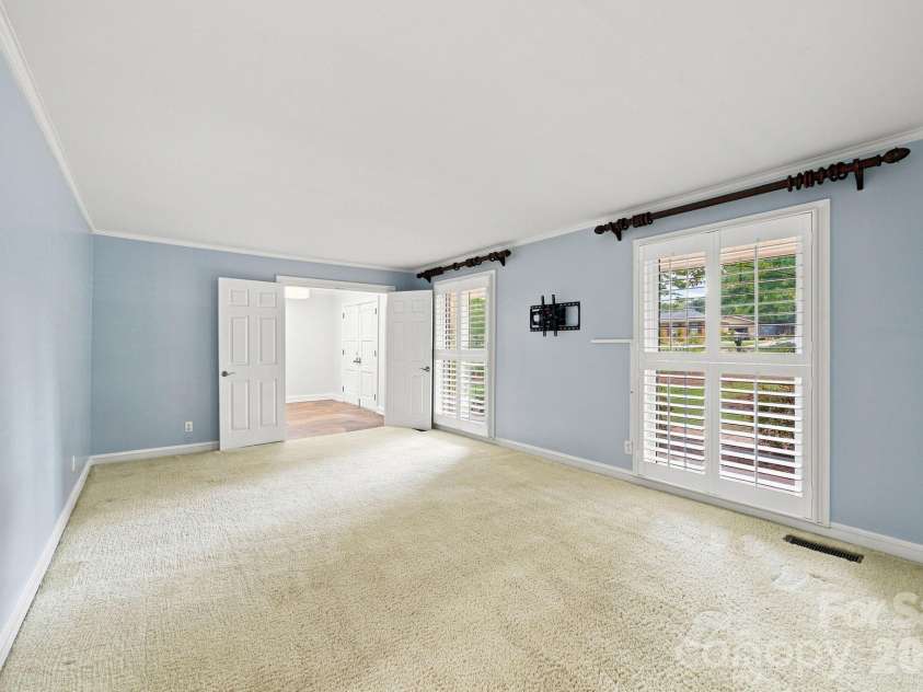 217 Sheridan Drive, Salisbury, NC 28144.  MLS# CAR4421702, YatesRealty ID 48875. 