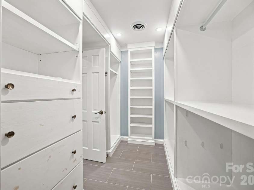 217 Sheridan Drive, Salisbury, NC 28144.  MLS# CAR4421702, YatesRealty ID 48875. 