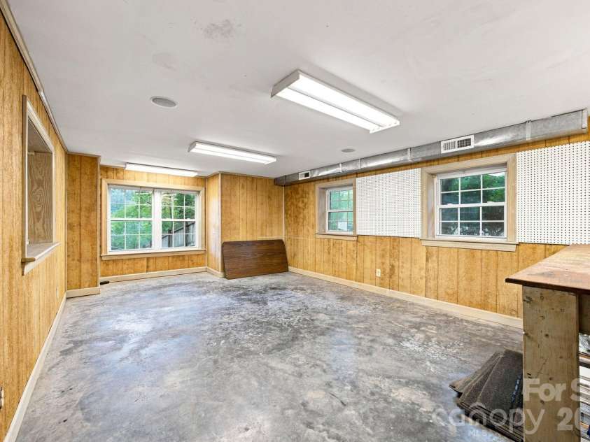 217 Sheridan Drive, Salisbury, NC 28144.  MLS# CAR4421702, YatesRealty ID 48875. 