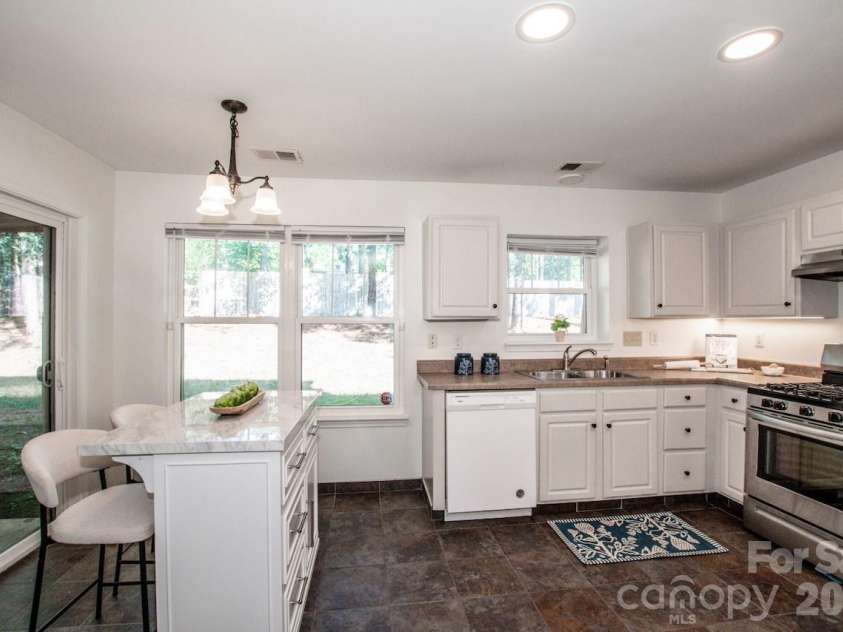 7605 Wynstone Ridge Circle, Huntersville, NC 28078.  MLS# CAR4421320, YatesRealty ID 48877. 