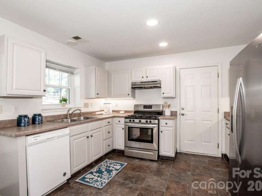 7605 Wynstone Ridge Circle, Huntersville, NC 28078.  MLS# CAR4421320, YatesRealty ID 48877. 