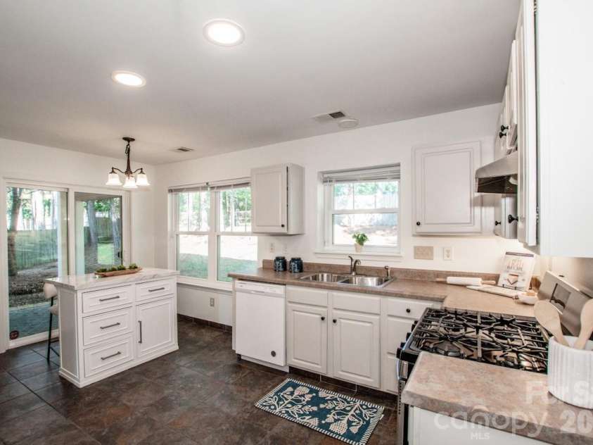 7605 Wynstone Ridge Circle, Huntersville, NC 28078.  MLS# CAR4421320, YatesRealty ID 48877. 