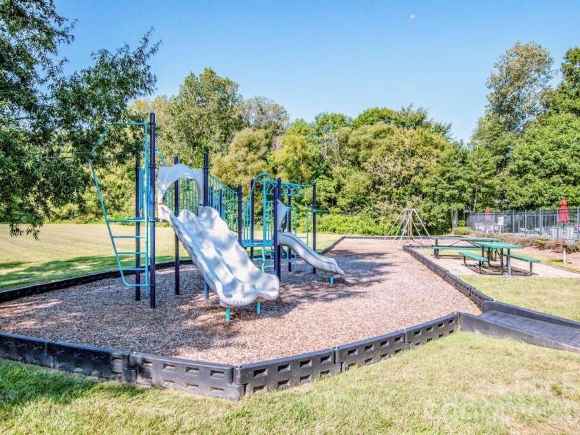7605 Wynstone Ridge Circle, Huntersville, NC 28078.  MLS# CAR4421320, YatesRealty ID 48877. 