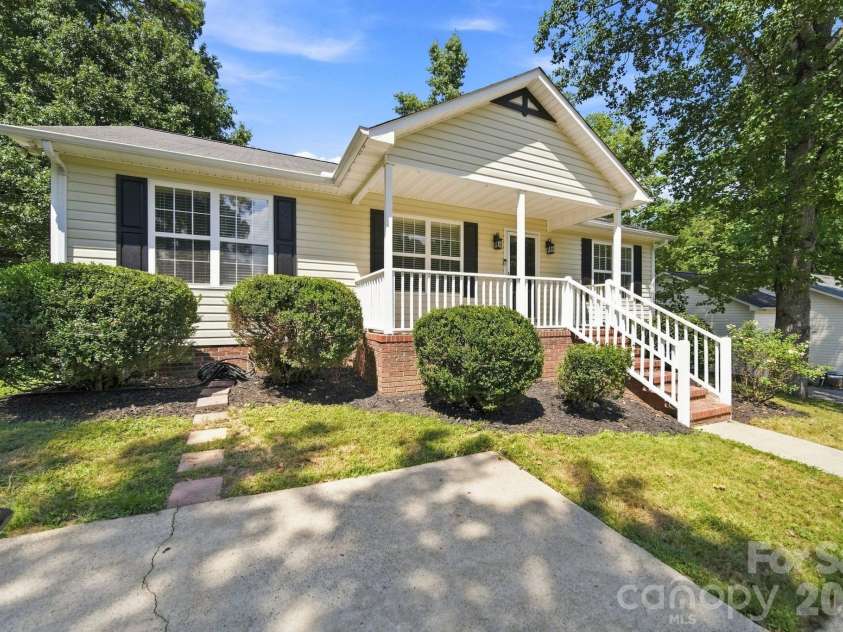 2425 Red Tip Drive, Concord, NC 28025.  MLS# CAR4419516, YatesRealty ID 48878. 