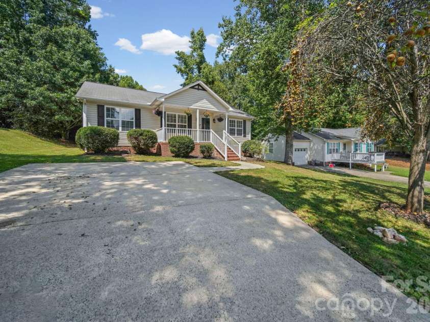 2425 Red Tip Drive, Concord, NC 28025.  MLS# CAR4419516, YatesRealty ID 48878. 