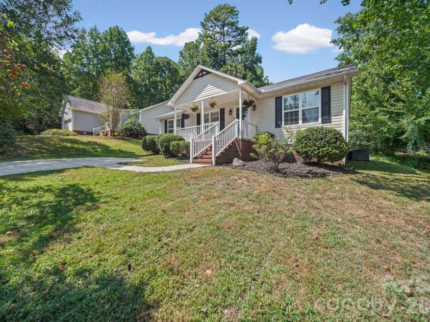 2425 Red Tip Drive, Concord, NC 28025.  MLS# CAR4419516, YatesRealty ID 48878. 