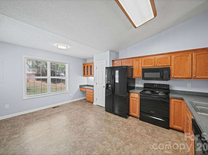 2425 Red Tip Drive, Concord, NC 28025.  MLS# CAR4419516, YatesRealty ID 48878. 