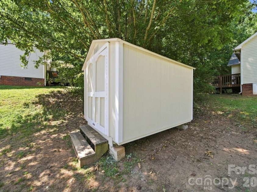 2425 Red Tip Drive, Concord, NC 28025.  MLS# CAR4419516, YatesRealty ID 48878. 