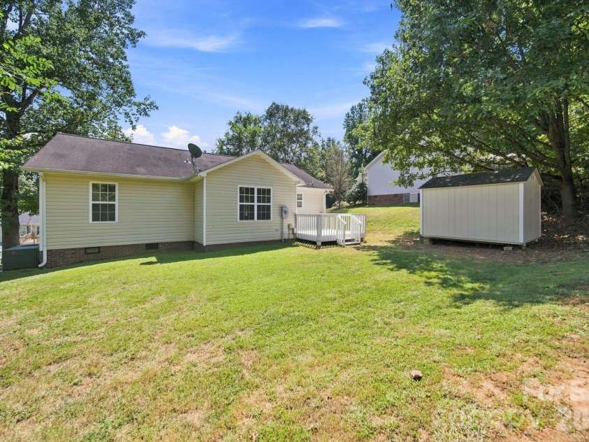 2425 Red Tip Drive, Concord, NC 28025.  MLS# CAR4419516, YatesRealty ID 48878. 