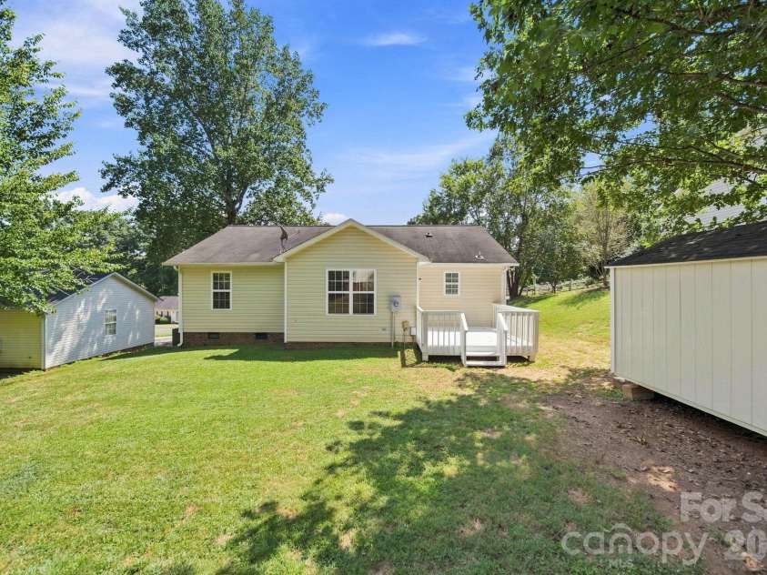 2425 Red Tip Drive, Concord, NC 28025.  MLS# CAR4419516, YatesRealty ID 48878. 