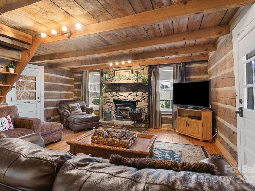 1040 Oak Ridge Lane, Mars Hill, NC 28754.  MLS# CAR4333820, YatesRealty ID 4888. 