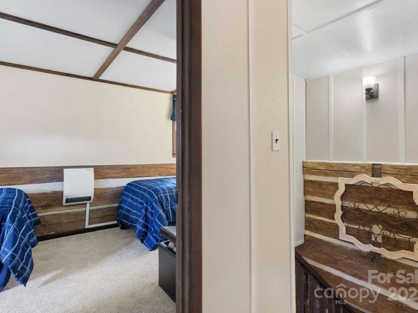 1040 Oak Ridge Lane, Mars Hill, NC 28754.  MLS# CAR4333820, YatesRealty ID 4888. 