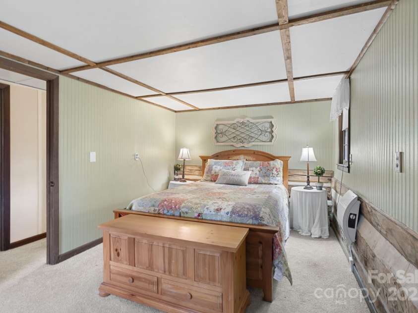 1040 Oak Ridge Lane, Mars Hill, NC 28754.  MLS# CAR4333820, YatesRealty ID 4888. 