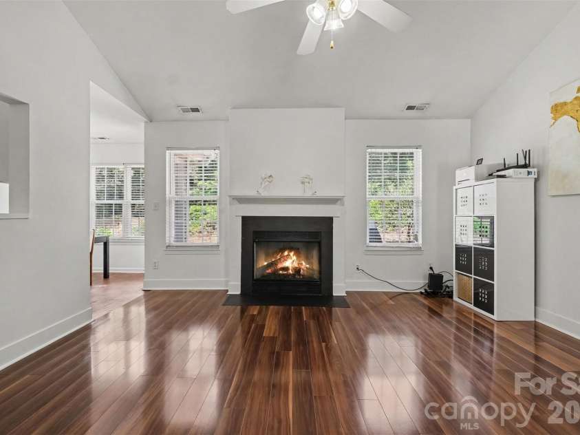4437 Craven Hill Drive, Charlotte, NC 28216.  MLS# CAR4416618, YatesRealty ID 48880. 