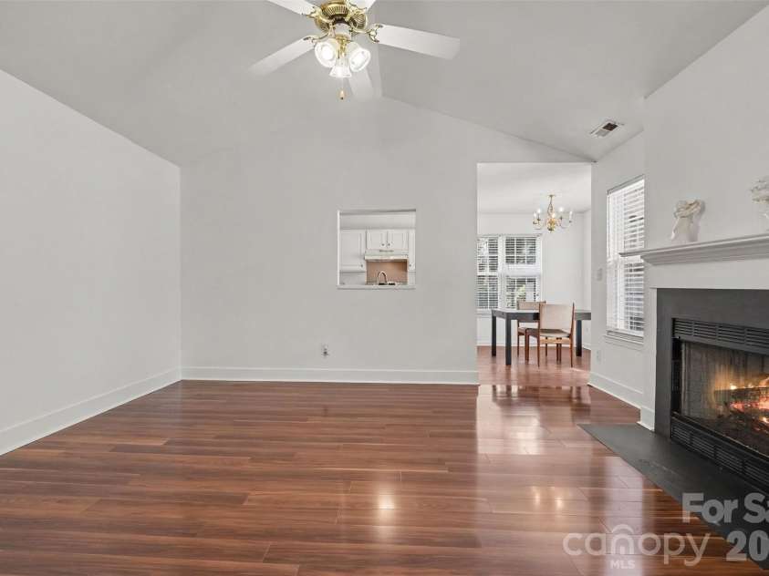 4437 Craven Hill Drive, Charlotte, NC 28216.  MLS# CAR4416618, YatesRealty ID 48880. 