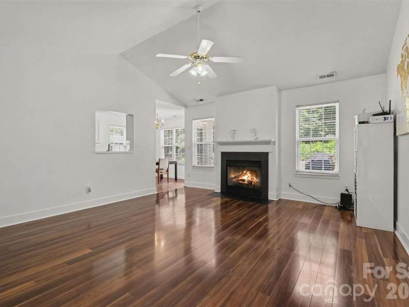 4437 Craven Hill Drive, Charlotte, NC 28216.  MLS# CAR4416618, YatesRealty ID 48880. 