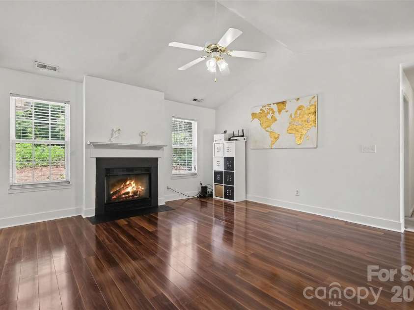 4437 Craven Hill Drive, Charlotte, NC 28216.  MLS# CAR4416618, YatesRealty ID 48880. 