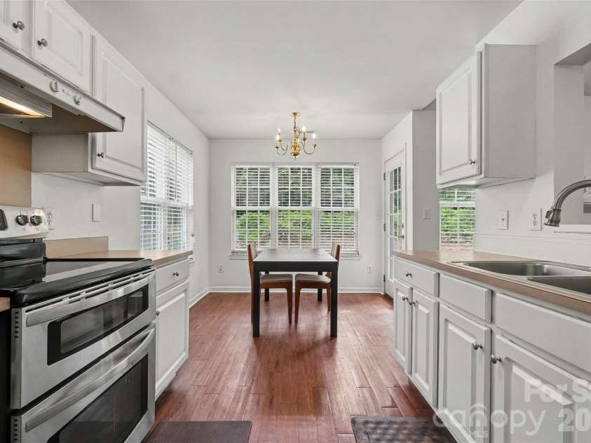 4437 Craven Hill Drive, Charlotte, NC 28216.  MLS# CAR4416618, YatesRealty ID 48880. 