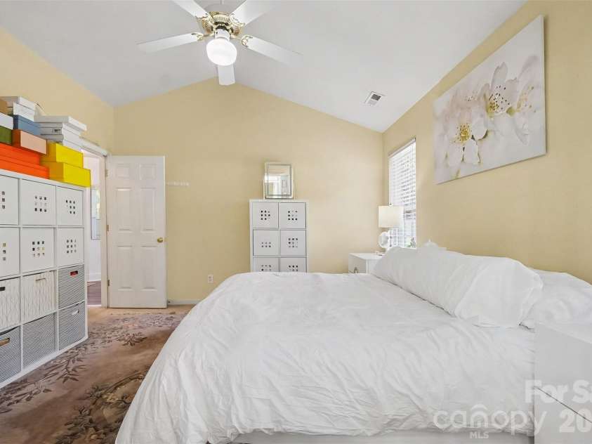 4437 Craven Hill Drive, Charlotte, NC 28216.  MLS# CAR4416618, YatesRealty ID 48880. 
