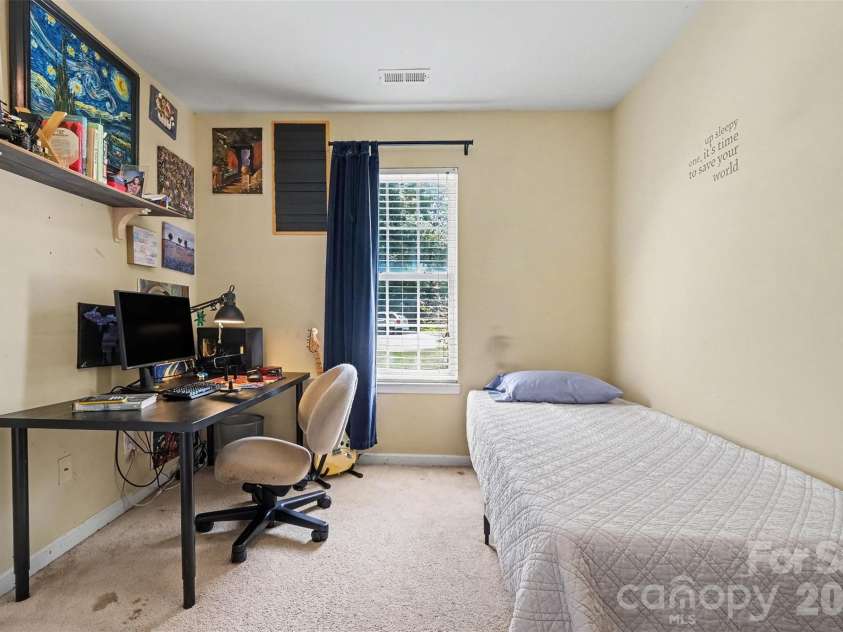4437 Craven Hill Drive, Charlotte, NC 28216.  MLS# CAR4416618, YatesRealty ID 48880. 