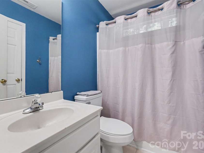 4437 Craven Hill Drive, Charlotte, NC 28216.  MLS# CAR4416618, YatesRealty ID 48880. 