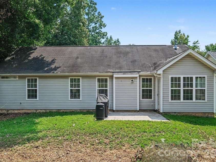 4437 Craven Hill Drive, Charlotte, NC 28216.  MLS# CAR4416618, YatesRealty ID 48880. 