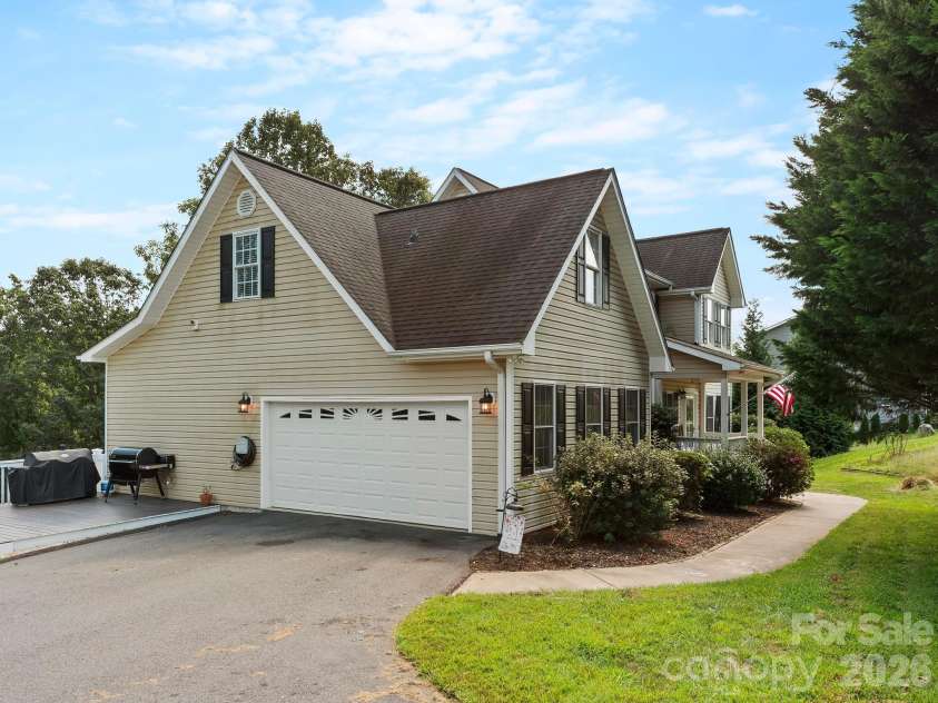 66 Azalea Drive, Weaverville, NC 28787.  MLS# CAR4421280, YatesRealty ID 48881. 