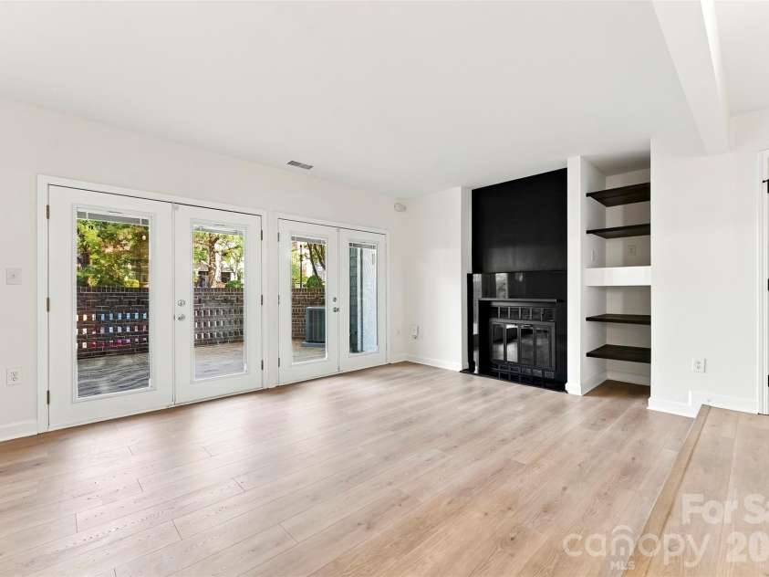 425 8th Street, Charlotte, NC 28202.  MLS# CAR4421527, YatesRealty ID 48884. 