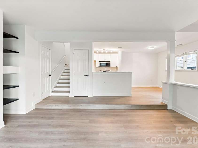 425 8th Street, Charlotte, NC 28202.  MLS# CAR4421527, YatesRealty ID 48884. 