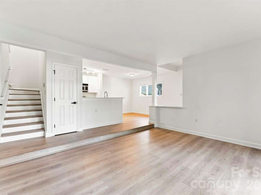 425 8th Street, Charlotte, NC 28202.  MLS# CAR4421527, YatesRealty ID 48884. 