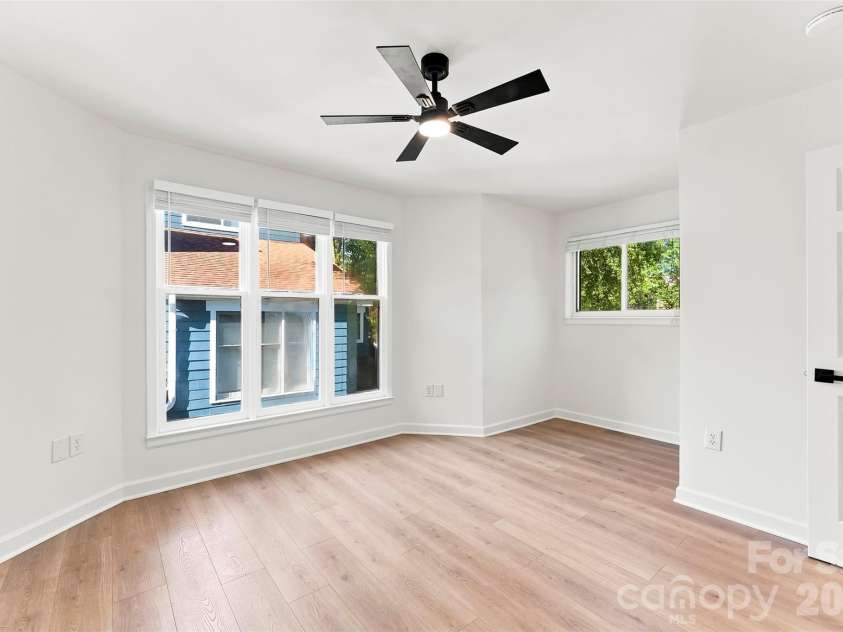 425 8th Street, Charlotte, NC 28202.  MLS# CAR4421527, YatesRealty ID 48884. 