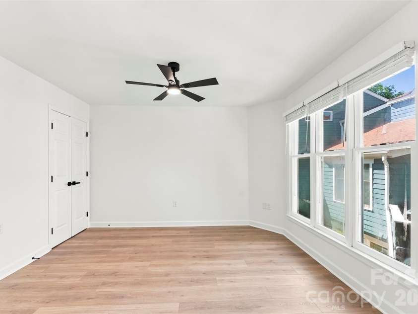 425 8th Street, Charlotte, NC 28202.  MLS# CAR4421527, YatesRealty ID 48884. 