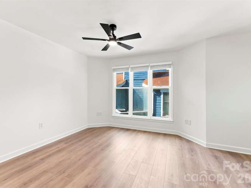 425 8th Street, Charlotte, NC 28202.  MLS# CAR4421527, YatesRealty ID 48884. 