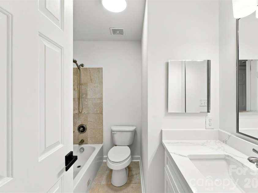 425 8th Street, Charlotte, NC 28202.  MLS# CAR4421527, YatesRealty ID 48884. 