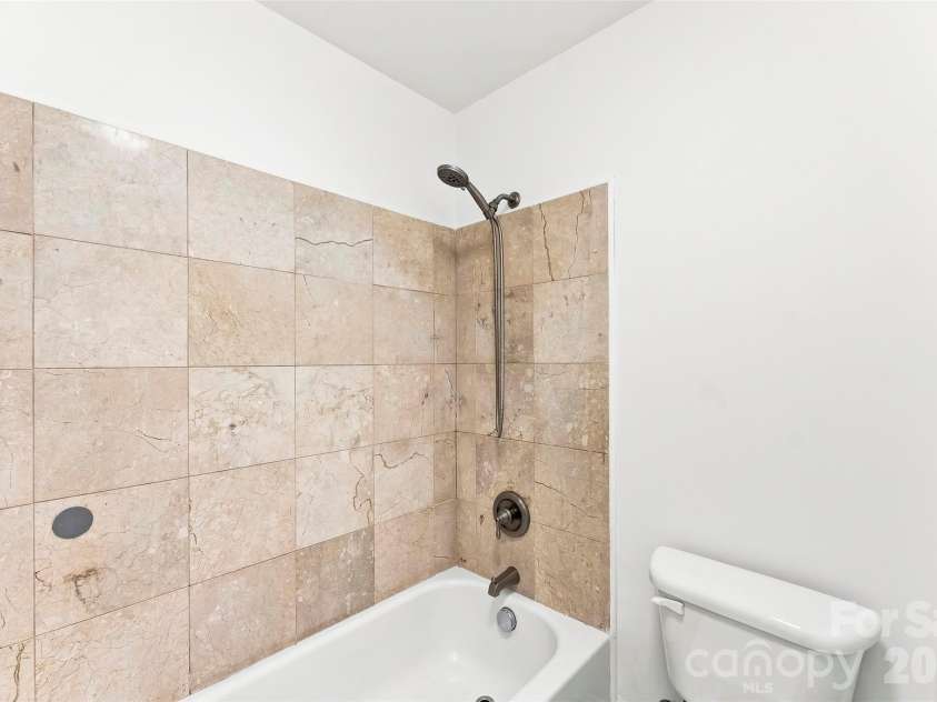 425 8th Street, Charlotte, NC 28202.  MLS# CAR4421527, YatesRealty ID 48884. 