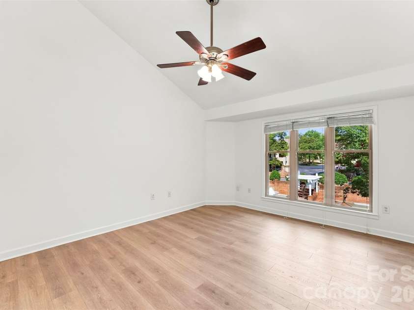 425 8th Street, Charlotte, NC 28202.  MLS# CAR4421527, YatesRealty ID 48884. 