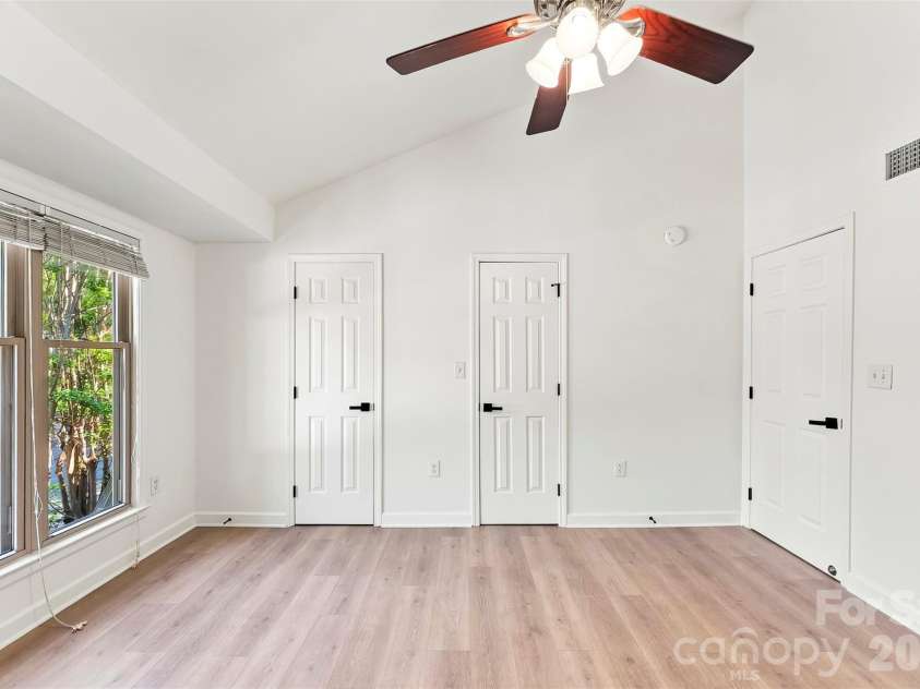 425 8th Street, Charlotte, NC 28202.  MLS# CAR4421527, YatesRealty ID 48884. 