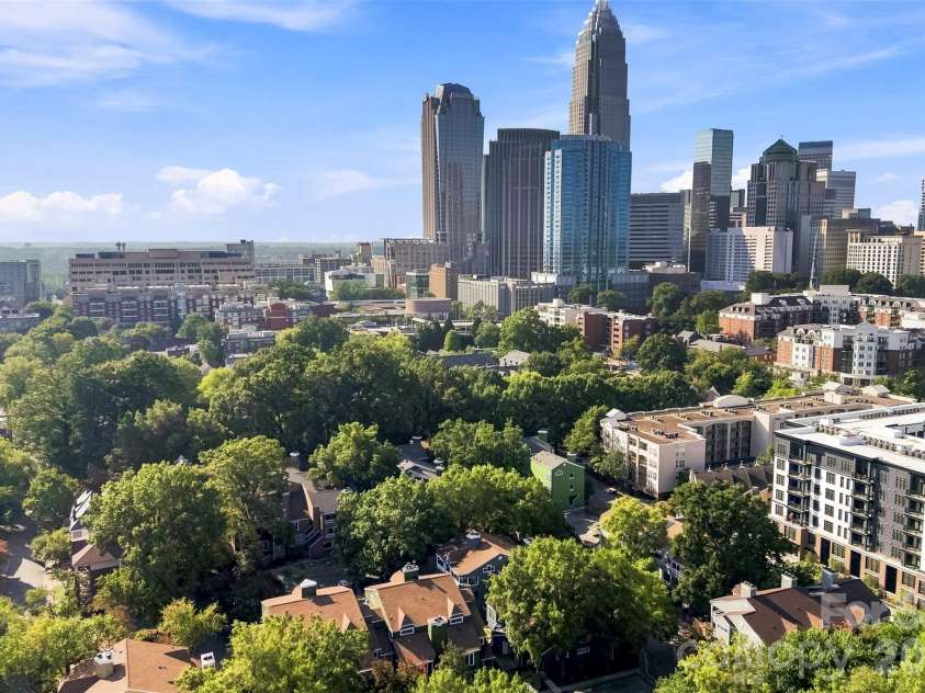 425 8th Street, Charlotte, NC 28202.  MLS# CAR4421527, YatesRealty ID 48884. 