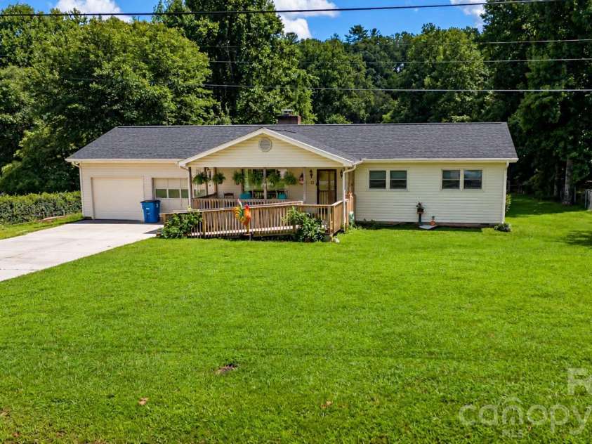 1292 Creekwood Drive, Morganton, NC 28655.  MLS# CAR4421743, YatesRealty ID 48885. 