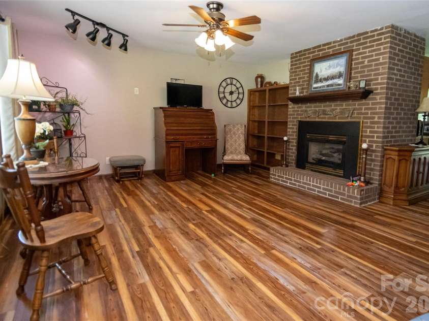 1292 Creekwood Drive, Morganton, NC 28655.  MLS# CAR4421743, YatesRealty ID 48885. 
