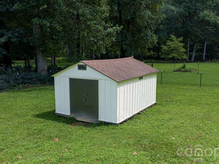 1292 Creekwood Drive, Morganton, NC 28655.  MLS# CAR4421743, YatesRealty ID 48885. 