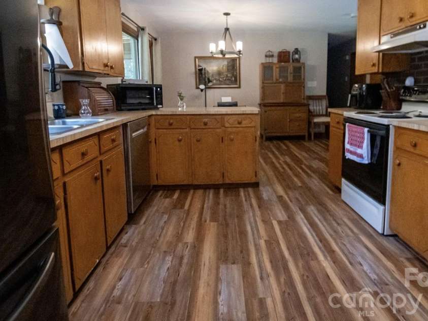 1292 Creekwood Drive, Morganton, NC 28655.  MLS# CAR4421743, YatesRealty ID 48885. 