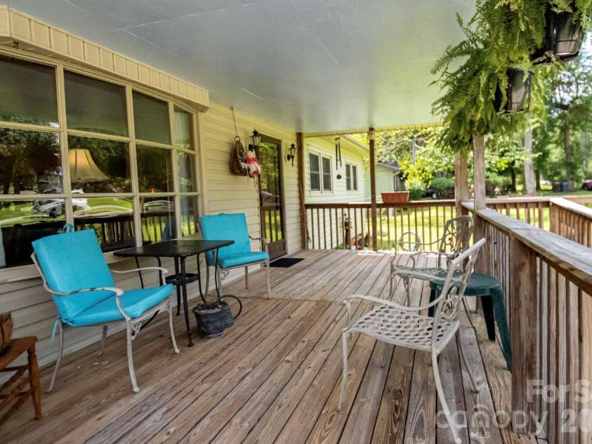 1292 Creekwood Drive, Morganton, NC 28655.  MLS# CAR4421743, YatesRealty ID 48885. 