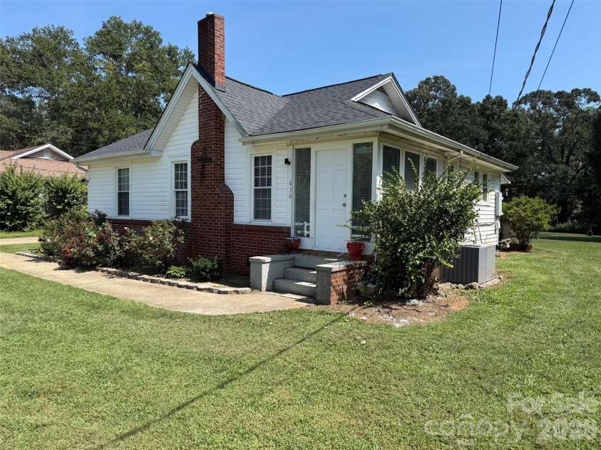 630 Boss Moore Road, Ellenboro, NC 28040.  MLS# CAR4421681, YatesRealty ID 48886. 