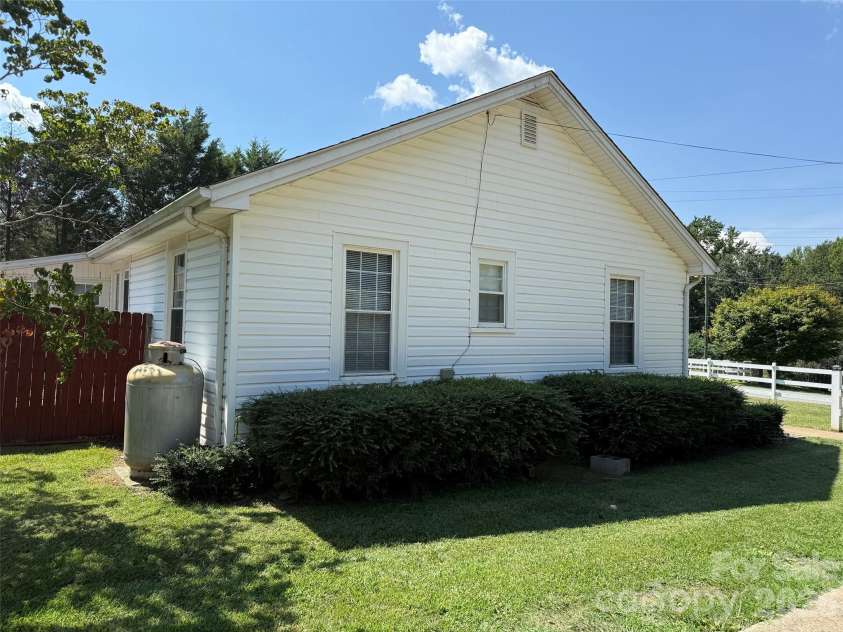 630 Boss Moore Road, Ellenboro, NC 28040.  MLS# CAR4421681, YatesRealty ID 48886. 
