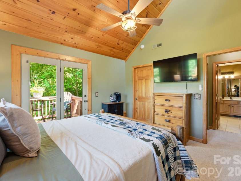 291 Appalachian Trail, Maggie Valley, NC 28751.  MLS# CAR4419946, YatesRealty ID 48888. 