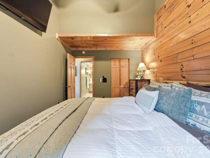 291 Appalachian Trail, Maggie Valley, NC 28751.  MLS# CAR4419946, YatesRealty ID 48888. 